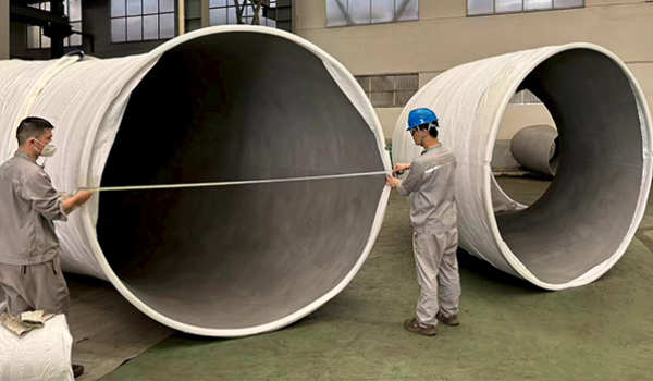 Raccordi per tubi con saldatura di testa in materiali speciali