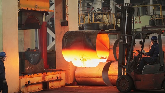 Produzione di precisione: modellatura di un raccordo a T presso Jiangyin Gaoxin Pipe Fittings