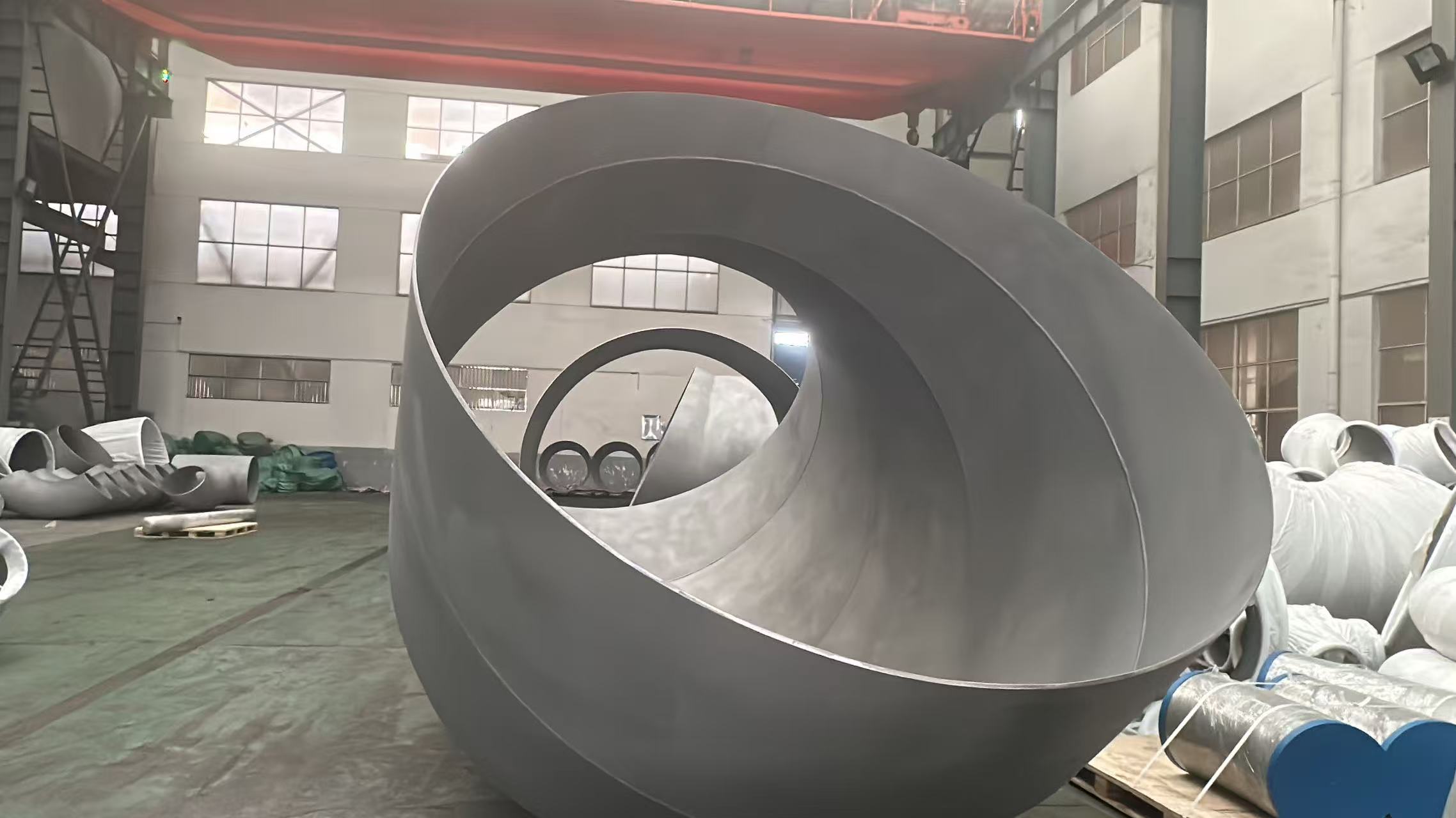 Cosa sono i T uguali con saldatura di testa e come vengono utilizzati nelle tubazioni?